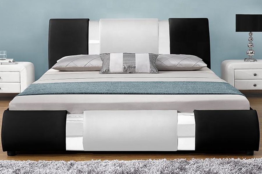 1146 Cushion decorated with silver thread Upholstered Bed