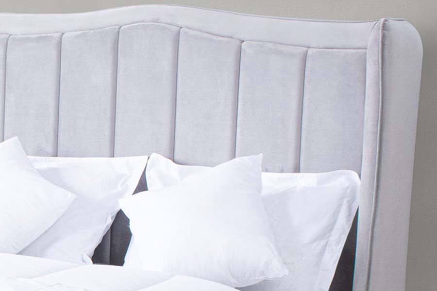 1562 Quality Velvet Upholstered Upholstered Bed